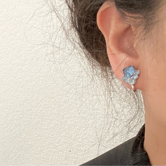 Vintage Unsigned Blue Topaz Heart-shaped Rhinestones Screw Back Earrings - Picture 2 of 10